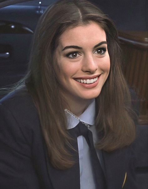 Princess Diaries, Anne Hathaway, American Beauty, Queen Anne, Face Claims, Hollywood, Actresses, Hair Styles, Beauty