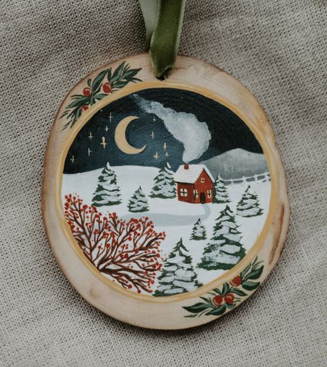 Wooden Christmas Ornaments Wood Slices, Wooden Painted Ornaments, Wood Slice Art Christmas, Painted Christmas Decorations, Painted Wood Ornaments, Ornament Painting, Wood Cookies, Mushroom Crafts, Wood Slice Art