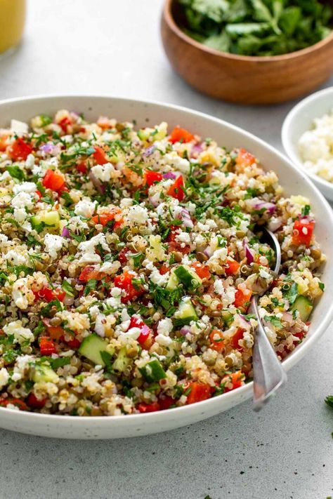 Covered in a lemon dressing, this healthy lentil and quinoa salad is full of fiber and flavor and works well a main or a side dish. Southwest Quinoa, Southwest Quinoa Salad, Lentils And Quinoa, Quinoa Dishes, Canned Lentils, Vegan Salad Dressing, Nutritional Snacks, Grilled Tofu, Lentil Salad