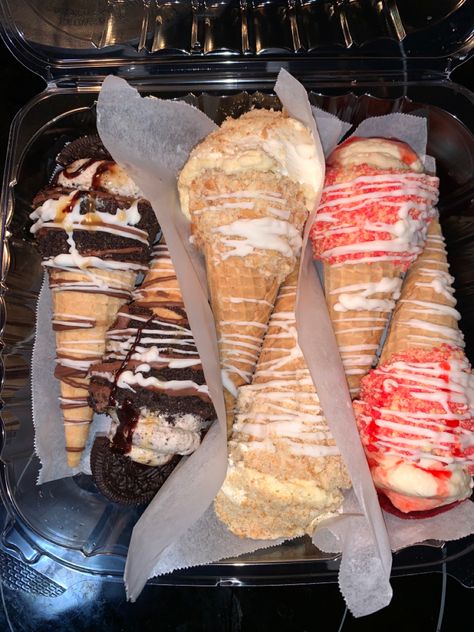 Banana Pudding Cones, Waffle Cone Cheesecake, Cheesecake Stuffed Cones, Cheesecake Stuffed Waffle Cones, Oreo Banana Pudding, Stuffed Waffle Cones, Stuffed Cones, Cone Desserts, Dessert Cones