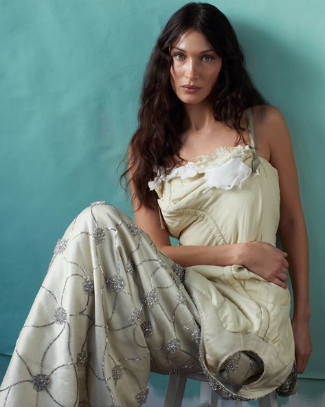 Bella Hadid Photoshoot, Sherilyn Fenn, Yolanda Hadid, Hadid Sisters, Vogue Us, Victoria Secrets, Irina Shayk, Photoshoot Photography, Natalie Portman