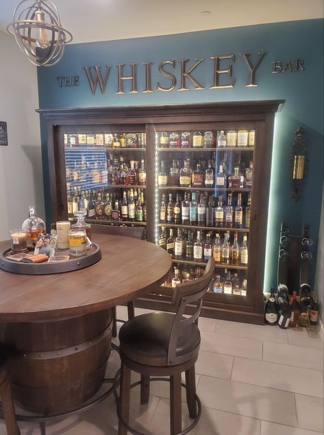 Bourbon Basement Ideas, Home Speakeasy Bar Diy, Home Speakeasy Bar Modern, Wine Bar Basement, Drinking Room Ideas, Whiskey Display Ideas Home, Whiskey Room Decor, Basement Bourbon Bar Ideas, Small Whiskey Room