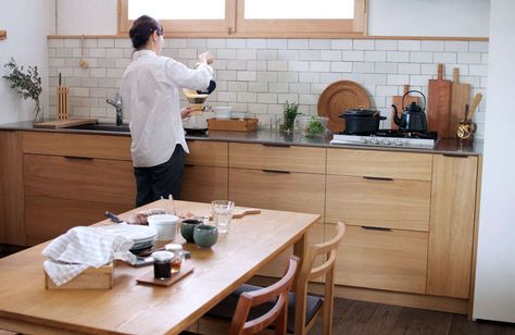 Remodelista Kitchen, Kitchen Japanese Style, Japanese Inspired Kitchen, Japanese Kitchen Design, Japanese Interior Design Modern, Kitchen Japanese, Japan Kitchen, Kitchen 2021, Cozy Interior Design