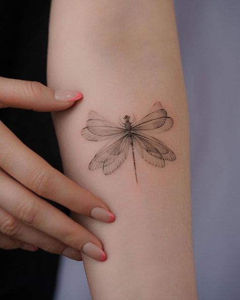 Small Dragonfly Tattoo, Animal Tattoos For Women, Dragonfly Tattoo Design, Chic Tattoo, Inspiration Tattoos, Dragonfly Tattoo, Classy Tattoos, Best Tattoo Designs, Elegant Tattoos