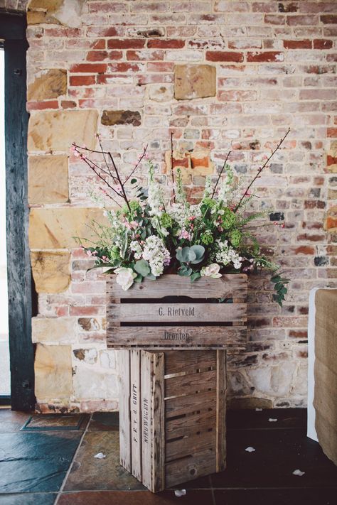 wooden crate filled with flowers Florist in the Forest Diy Wooden Boxes, Flowers Arrangements Wedding, Wooden Crates Garden, Wedding Diy Flowers, Wooden Crates Wedding, Wooden Flower Boxes, Small Wooden Crates, Crate Decor, Wooden Box Diy