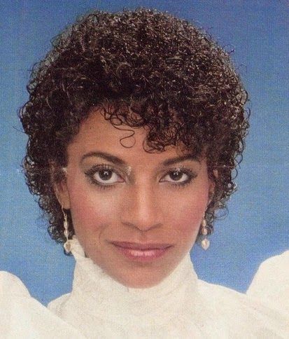 1980's style Jheri Curl 80s Curly Hairstyles Black Women, Jheri Curl Hairstyles Black Women, 80s Black Hairstyles, Curl Reformation, 1980s Black Hairstyles, 1980 Hairstyles, 1980's Hairstyles, 80's Outfit, 80 S Hairstyles