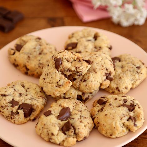 cookies sans oeufs : Recette de cookies sans oeufs - Marmiton Dessert Leger, Mini Cookies, School Food, Batch Cooking, Food Videos Cooking, Granola, Food Videos, Cookies Et Biscuits, Biscuits