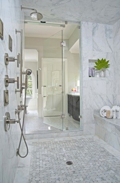 large walk in shower Bold Bathrooms, Carrara Marble Bathroom, Marble Bathroom Designs, Marble Tile Bathroom, Master Bath Shower, Shower Area, Desert Chic, Marble Floors, Outdoor Bathroom