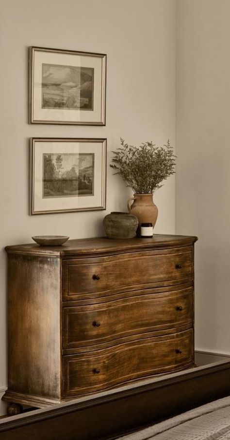 Antique Dresser Entryway, Rustic Dresser Decor, Vintage Dresser Decor, Rustic Antique Decor, Flat Inspiration, Rustic Dresser, Sideboard Decor, Rustic Aesthetic, Vintage Dresser