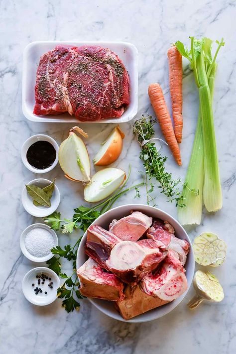 Meat Stock Recipes, Make Beef Broth, Beef Stock Recipes, Homemade Beef Broth, Pho Beef, Broth Diet, Spaghetti With Ground Beef, Beef Tenderloin Recipes, Broth Soup