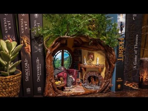 Christmas Trash, Hobbit Hole Decor, Holes Book, Hobbit Book, Mini Books Diy, Recycled Christmas, Log Fire, Doll House Crafts, Tiny World