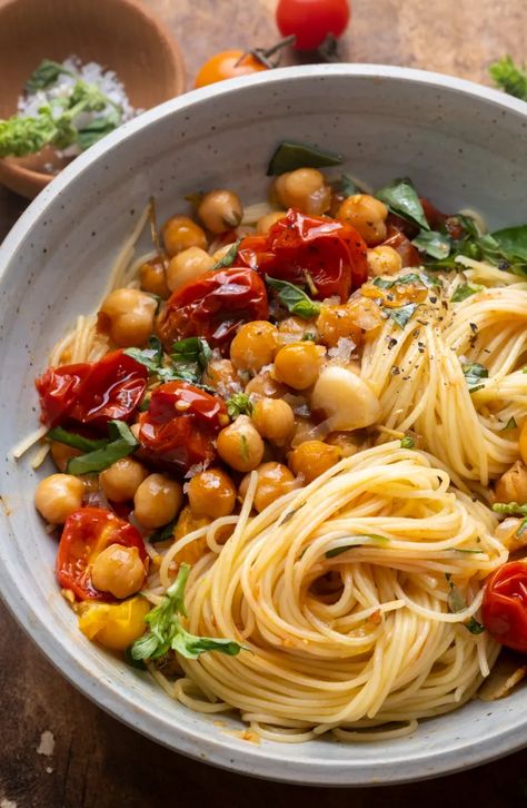 Slow Roasted Tomatoes, Chickpea Pasta, Meatless Mondays, Roasted Tomato, Tasty Vegetarian Recipes, Good Eat, Vegan Pasta, Pasta Pasta, Pasta Noodles