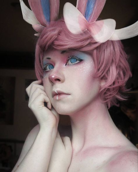 Sylveon Costume, Sylveon Cosplay, Pokemon Makeup, Aot Cosplay, Pokemon Costumes, Cosplay Idea, Cosplay Reference, Pokemon Eeveelutions, Pokemon Cosplay