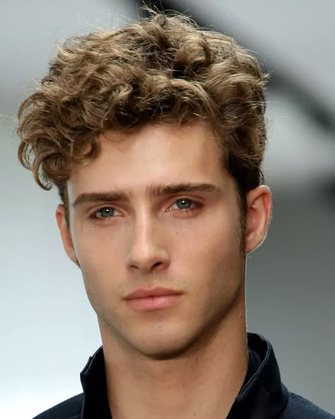 Having Trouble With Your Curly Hair? Hairstyles For Teenage Guys, Matrix Hairstyle, Trendy We Fryzurach, Hairstyles Reference, Men's Curly Hairstyles, Men's Cuts, Hairstyles Girl, Hairstyles Aesthetic, Boy Haircuts