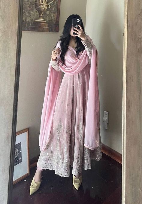 Birthday Dresses For Women Indian, डिजाइनर कपड़े, Pink Anarkali, Desi Dress, Gown With Dupatta, Anarkali Dress Pattern, Desi Fits, Traditional Indian Dress, Salwar Kamiz