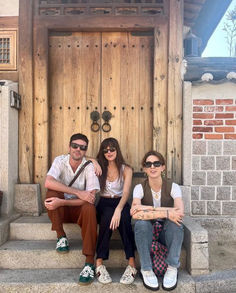 Dakota Johnson Updates on Twitter: "NEW: Dakota, Ro Donnelly and Blake Lee recently in Seoul, South Korea. #DakotaJohnson 📸 blakeleeblake IG https://t.co/bEJwx4ziQM" / Twitter Dakota Johnson 2023, Dakota Johnson Street Style, Dakota Mayi Johnson, Dakota Johnson Style, Johnson Family, Carrie Fisher, Seoul South Korea, Dakota Johnson, Star Fashion