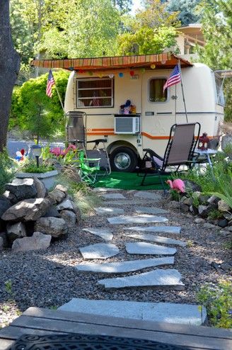 Travel trailer as tiny guesthouse: Glamping at your parents' front yard (photos and video) | OregonLive.com Camper Trailer Remodel, Vintage Camper Remodel, Trailer Interior, Retro Caravan, Vintage Rv, Vintage Campers Trailers, Backyard Camping, Vintage Caravans, Vintage Travel Trailers