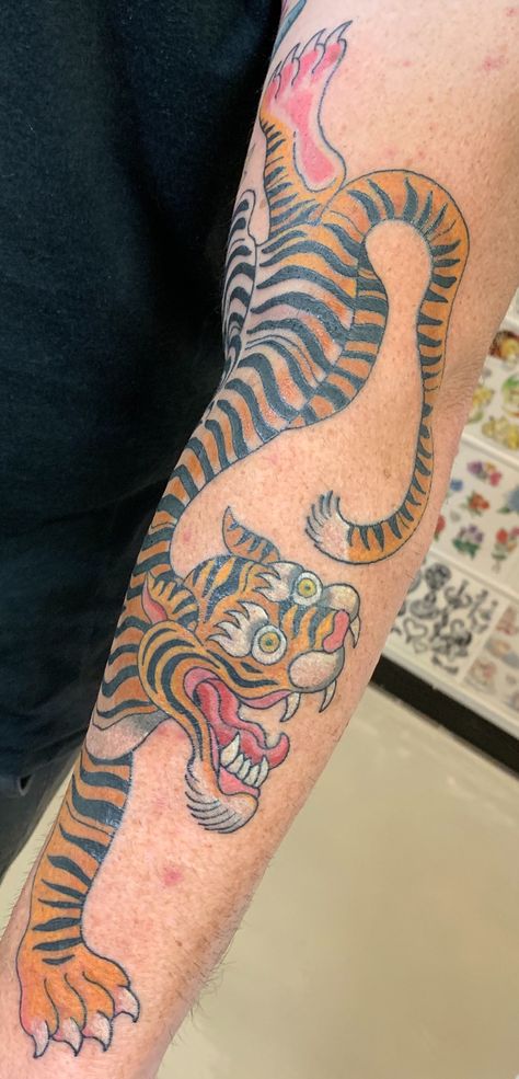 Tibetan Tiger Tattoo, Snake Tattoo, Back Tattoo Women, Tiger Tattoo, Tiger Art, Dragon Tattoo, Back Tattoo, Tattoos For Women, Tatting