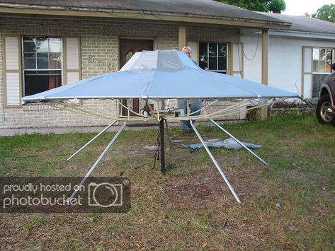 Diy Alien Spaceship Flying Saucer, Diy Ufo Flying Saucer, Diy Spaceship, Space Photoshoot, Space Festival, Stellar Vbs, Futuristic Party, Alien Birthday, Halloween Decorations Diy