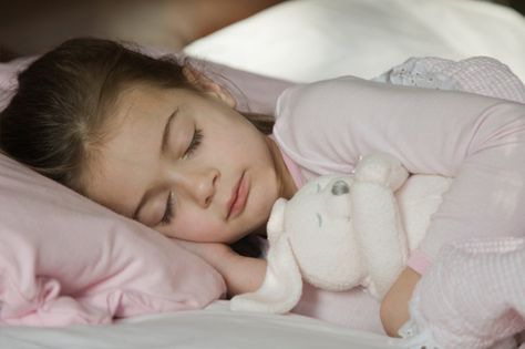 10 Quick sleepy-time tricks for kids Behavior Modification, Sleeping Habits, Sleep Tight, Medical Problems, Bedtime Routine, Kids Sleep, Good Sleep, Boy Room, Helping Kids