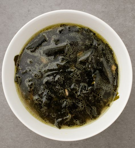 Miyeok Guk Recipe, Seaweed Soup Korean, Miyeok Guk, Korean Seaweed Soup, Soup Korean, Seaweed Soup, Edible Seaweed, Korean Food Recipe, Healthy Girl Aesthetic