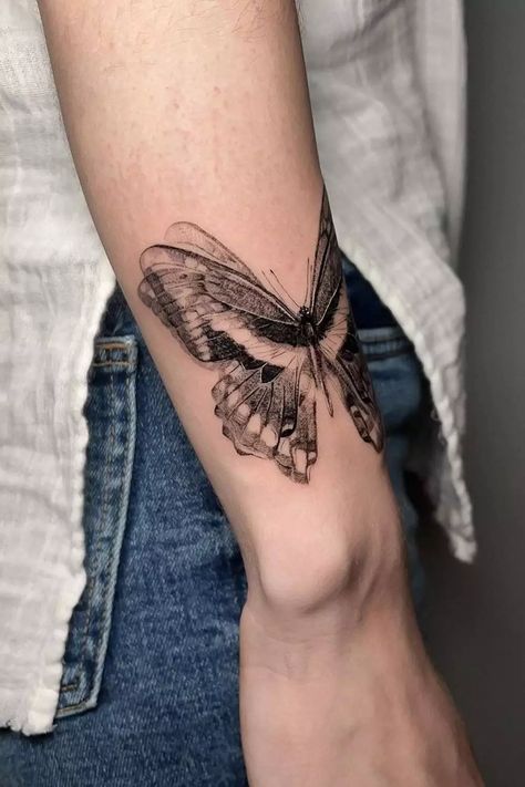 Butterfly Tattoo Upper Arm, Black And White Butterfly Tattoo, White Butterfly Tattoo, Borboleta Tattoo, Butterfly Tattoo Ideas, Korean Tattoo Artist, Black And White Butterfly, Ear Tattoo Ideas, Snake Drawing