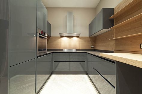 Modern kitchen with dark gray high gloss acrylic cabinets wood backsplash and gray quartz countertop Acrylic Kitchen Cabinets, High Gloss Kitchen Cabinets, Gloss Kitchen Cabinets, Acrylic Kitchen, Kitchen Cabinets Pictures, High Gloss Kitchen, Galley Kitchen Design, Серая Кухня, Gloss Kitchen