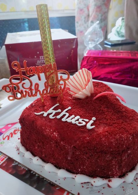 My brother brought this cake on my birthday, 2.11.2021 from mio amore. This is the first red velvet cake I had in my life. Gf Birthday Cake Ideas, Happy Birthday Khushi Cake, Khushi Name Cake, Red Velvet Cake Snap, Cake Snapchat Story, Birthday Cake Snap, Lover Birthday Cake, Cake Snap, Best Friend Cake