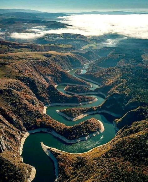 Canyon of Uvac river. Flowing trough Bosnia and Serbia. - 9GAG Serbia Travel, River Flowing, Balkans Travel, Canoe Trip, Whitewater Kayaking, Dubrovnik, Macedonia, Beautiful Places To Visit, Places Around The World