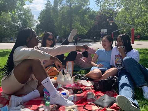 Queer Friend Group, Diverse Friend Group Aesthetic, Diverse Friend Group, Friend Group Aesthetic, Friendship Group, Friend Groups, Cool Women, Vision Board Photos, Hot Girl Summer