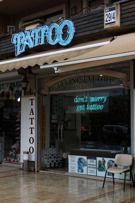 Aesthetic Tattoo Shop, Tattoo Shop Interior Design, Tattoo Studio Aesthetic, Tattoo Shop Aesthetic, Van Tattoo, Tattoo Studio Ideas, Aly Martinez, Tattoo Shop Ideas, Tattoo Shop Interior