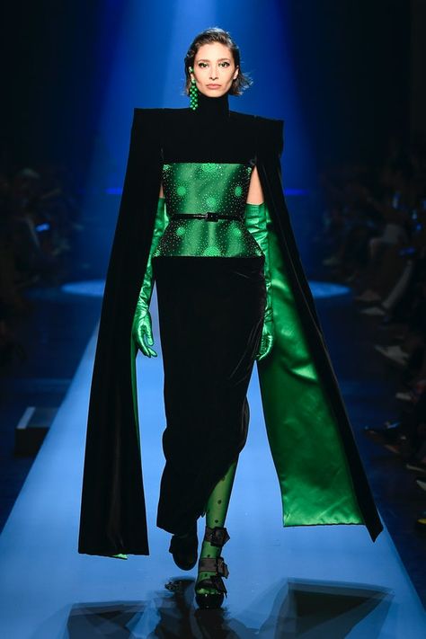 Jean Paul Gaultier | Haute Couture - Autumn 2019 | Look 1 Jean Paul Gaultier Haute Couture, Runway Outfits, Corset Fashion, Fashion Hair, Celebrity Outfits, Paul Gaultier, Outfits Fashion, Fashion Books, Couture Collection