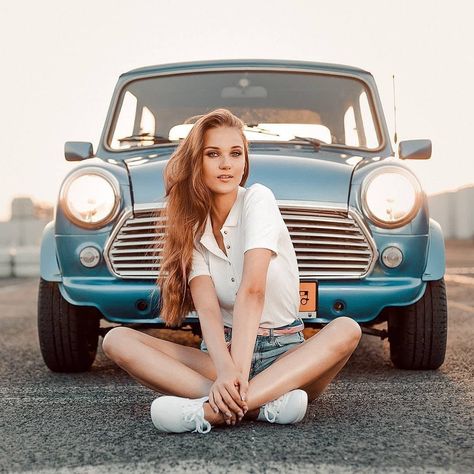 Mini Cooper Photoshoot, 60s Photoshoot, Cars Women, Pin Up Car, Mini Cabrio, Woman In Car, Mini Cooper Classic, Morris Minor, Sixties Fashion