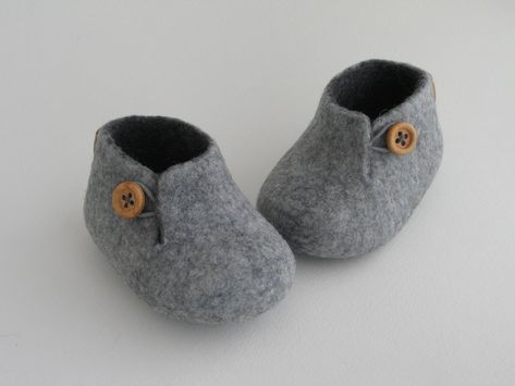 Wool baby announcement trendy baby boy shoes baby shower | Etsy Vegan Baby Shower, Felt Baby Shoes, American Girl Doll Shoes, Handmade Baby Shoes, Felt Boots, Handmade Baby Shower Gift, American Girl Accessories, Vegan Baby, Soft Sole Baby Shoes