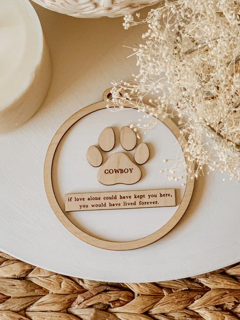 Diy Loss Of Pet Gift, Pet Keepsake Ideas, Pet Loss Gift Ideas, Dog Loss Gift, Rustic Christmas Ornaments, Engraving Ideas, Western Baby, Cat Loss, Pet Keepsake