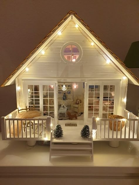 Popsicle House, Popsicle Stick Crafts House, Popsicle Stick Houses, Woodworking Plans Beginner, Kids Basement, Finished Basement Ideas, Mini Doll House, Doll House Plans, Doll House Crafts