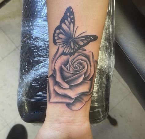 Cover Up Rose Tattoos For Women, Small Sleeve Tattoo Women, Women Half Sleeve Tattoo Classy, Wrist Tattoos Rose, Butterfly And Flower Tattoo, Girl Thigh Tattoos, Butterfly Wrist Tattoo, Miami Ink, Rose Tattoos For Women