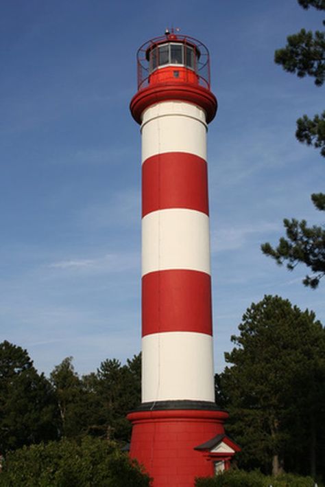 How to make a lighthouse out of paper towel rolls Make A Lighthouse, Scandinavian Cruise, Lighthouse Crafts, Pvc Pipe Crafts, Paper Towel Tubes, Beam Of Light, Island Decor, Toilet Paper Roll Crafts, Guiding Light