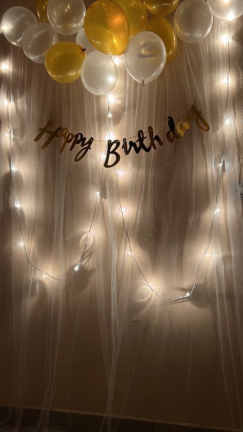 Asthetic Bday Decor, Simple Background Birthday Decoration, Plane Background Images, Birthday Asthetic Picture, Asthetic Snaps, Romantic Boyfriend Gifts, Plane Background, Birthday Core, Birthday Aesthetics