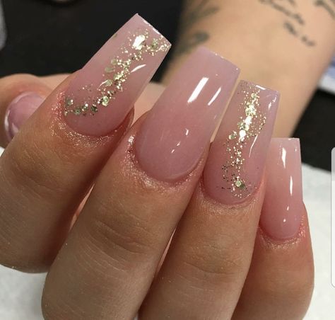 Engagement Nails Indian Bride, Nails To Match Rose Gold Dress, Rose Gold Nails Acrylic For Prom, 15 Nails Ideas Rose Gold, Rose Gold Quince Nails Short, Baby Pink And Gold Nails, Cute Rose Gold Quince Nails, Blush Pink And Gold Quince Nails, Nude And Rose Gold Nails