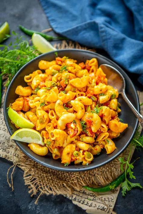 Masala Macaroni is a macaroni pasta with desi or Indian twist. It is spicy, loaded with cheese and is perfect to serve for breakfast or lunch. Here is how to make masala macaroni recipe. Indian Macaroni Recipe, Veggie Macaroni, Chicken Macaroni Recipe, Masala Macaroni, Indian Breakfast Ideas, Egg Pasta Recipe, Best Indian Food Recipes, Rice Breakfast, Continental Recipes