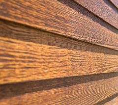 two tone lap siding that looks like wood Wood Sided House Exterior, Cedar Looking Vinyl Siding, Vinyl Siding Wood Look, Wood Grain Siding Exterior, Vinyl Siding That Looks Like Wood, Wood Look Vinyl Siding Exterior, Wood Look Metal Siding, Natural Wood Siding Exterior, Metal Siding That Looks Like Wood