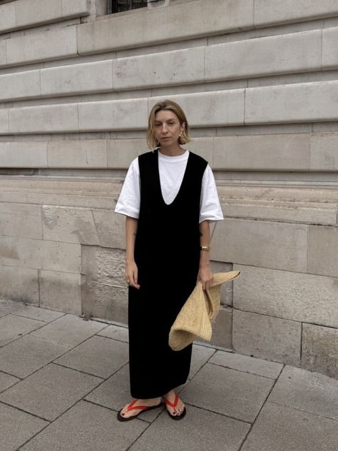 Minimal Fashion Summer, Brittany Bathgate, Slow Clothing, Maxi Skirt Outfits, Spring Fever, Outfit Goals, Casual Style Outfits, Fashion Spring, Elegant Outfit