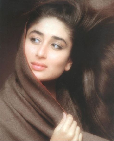 Kareena Kapoor 2000s, Throwback Photoshoot, Poonam Dhillon, Old Is Gold, Preity Zinta, Indian Saree Blouse, Indian Saree Blouses Designs, Kareena Kapoor Khan, Stylish Dress Book