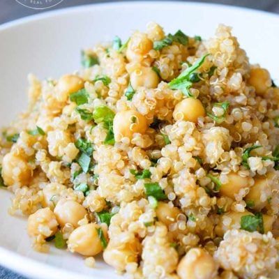 Quinoa Recipes Healthy Easy, Basil Quinoa, Chickpea Quinoa Salad, Quinoa Recipes Dinner, Chickpea Quinoa, Salad Quinoa, Quinoa Recipes Healthy, Clean Eating Recipes For Dinner, Chick Pea