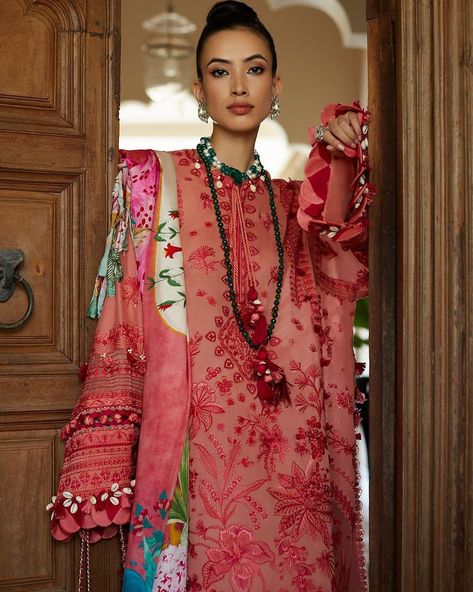 Elan Lawn, Lawn Collection 2023, Mehndi Dresses, Best Mehndi Designs, Pakistani Bridal Dresses, Uk Clothing, Pakistani Dress Design, Pakistani Designers, Silk Dupatta