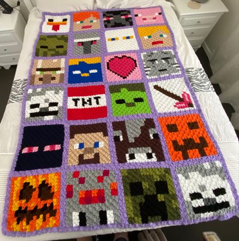 Minecraft Blanket Pattern, Minecraft Knitting Pattern Free, Minecraft Knitting, Minecraft Blanket, Minecraft Crochet, Minecraft Pixel Art, Blanket Pattern, Christmas Presents, Diy Crochet