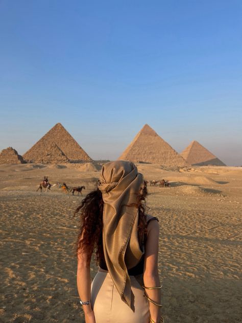 giza egypt pyramids girl sand desert curly hair Egypt Girls, Egypt Aesthetic, Pyramids Egypt, The Pyramids, Shotting Photo, Egypt Travel, Giza, Travel Inspo, Dream Destinations