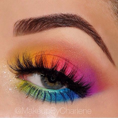 Cute Rainbow Makeup Looks, Pride Day Makeup, Rainbow Makeup Looks Easy, Rainbow Eyeshadow Looks Step By Step, Pride Makeup Ideas Simple, Pride Makeup Looks, Rainbow Makeup Looks, Rainbow Eye Makeup, Everyday Eyeshadow