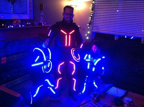 Picture of Tron Costume Science Costumes, Tron Movie, Tron Costume, Epic Costumes, Led Costume, Led Clothing, Halloween Science, Video Game Character, Geeky Art